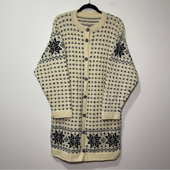 Vintage Nordic Women Navy  & Cream Snowflake winter chunky cardigan in size L/XL - Picture 1 of 10